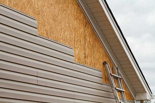 Professional Siding Installation technician working in Preston, WA